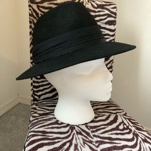 Women’s black fedora hat 🎉 HOST PIC 🎉
